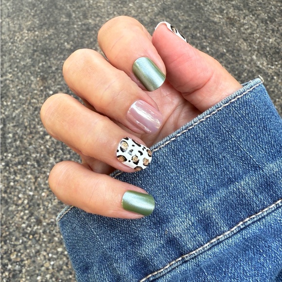 Red Aspen Awfully Purr-ty Press-On Nails - Leopard Print with Gold Glitter - Picture 5 of 15